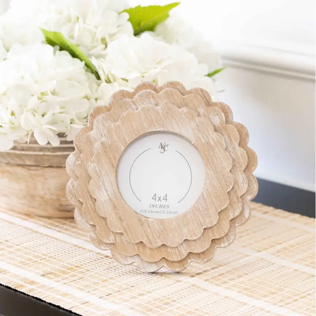 8x8 Round Scallop Photo Frame